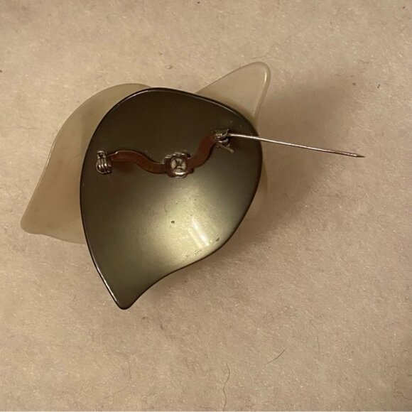 VINTAGE BROOCH PIN 2 WHITE CALLA LILY GREEN LEAF RHINESTONE BEAD ACCENT MCM - Picture 10 of 13